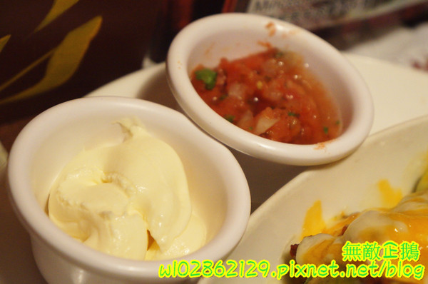 Willy's Grill葳苙二壘：【台南-南區】沙拉x墨西哥玉米片..一起看棒球實況轉播巴...《Willy's Grill葳苙二壘》