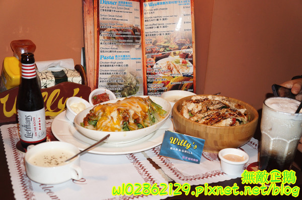 Willy's Grill葳苙二壘：【台南-南區】沙拉x墨西哥玉米片..一起看棒球實況轉播巴...《Willy's Grill葳苙二壘》