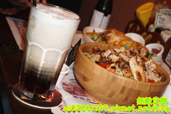 Willy's Grill葳苙二壘：【台南-南區】沙拉x墨西哥玉米片..一起看棒球實況轉播巴...《Willy's Grill葳苙二壘》