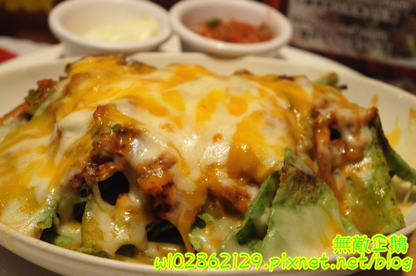 Willy's Grill葳苙二壘：【台南-南區】沙拉x墨西哥玉米片..一起看棒球實況轉播巴...《Willy's Grill葳苙二壘》