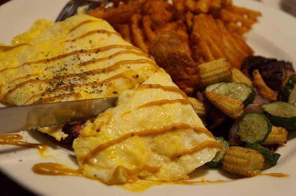 Willy's Grill葳苙二壘：【台南-南區】沙拉x墨西哥玉米片..一起看棒球實況轉播巴...《Willy's Grill葳苙二壘》