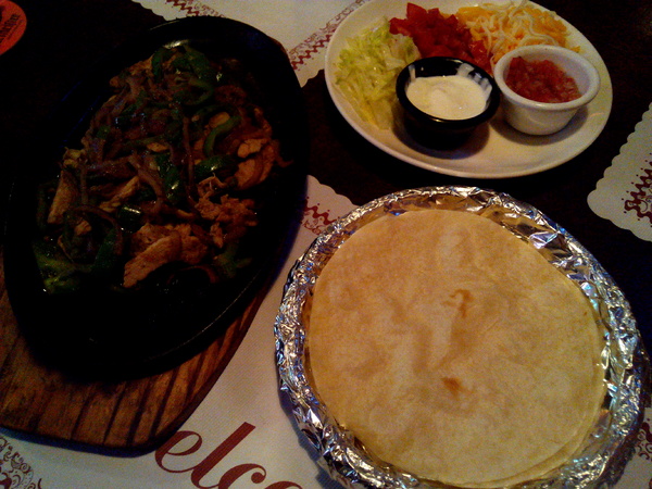 Willy's Grill葳苙二壘:【臺南Ω南區】Willy's Sport Restaurant 葳苙二壘。邊吃美式料理邊看球賽,聚會慶祝狂歡好選擇