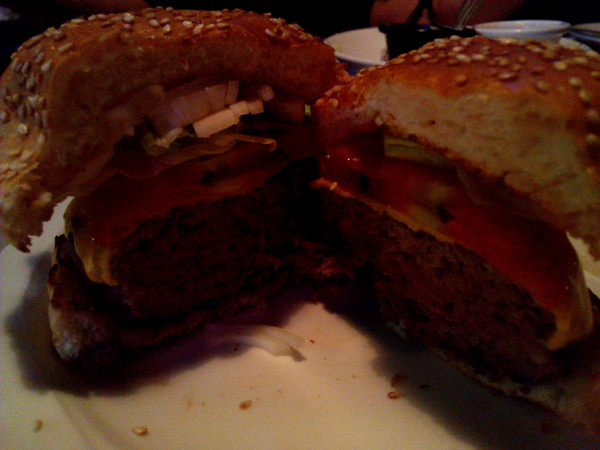 Willy's Grill葳苙二壘:【臺南Ω南區】Willy's Sport Restaurant 葳苙二壘。邊吃美式料理邊看球賽,聚會慶祝狂歡好選擇