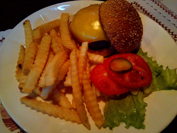 Willy's Grill葳苙二壘:【臺南Ω南區】Willy's Sport Restaurant 葳苙二壘。邊吃美式料理邊看球賽,聚會慶祝狂歡好選擇