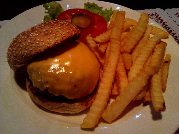 Willy's Grill葳苙二壘:【臺南Ω南區】Willy's Sport Restaurant 葳苙二壘。邊吃美式料理邊看球賽,聚會慶祝狂歡好選擇