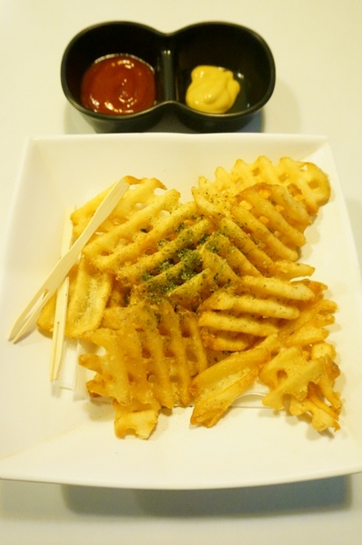 1525綠茶館(士林小東店)：【口碑券】充滿青春活力和藝文的『1525綠茶館(士林小東店)』