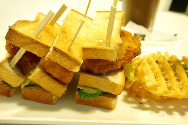 1525綠茶館(士林小東店)：【口碑券】充滿青春活力和藝文的『1525綠茶館(士林小東店)』