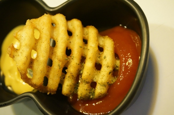 1525綠茶館(士林小東店)：【口碑券】充滿青春活力和藝文的『1525綠茶館(士林小東店)』