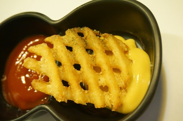 1525綠茶館(士林小東店)：【口碑券】充滿青春活力和藝文的『1525綠茶館(士林小東店)』