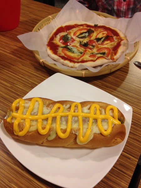 pizza zone 手工披薩：[台北] 淡江巷弄隱藏異國美食 現點現做請耐心等候