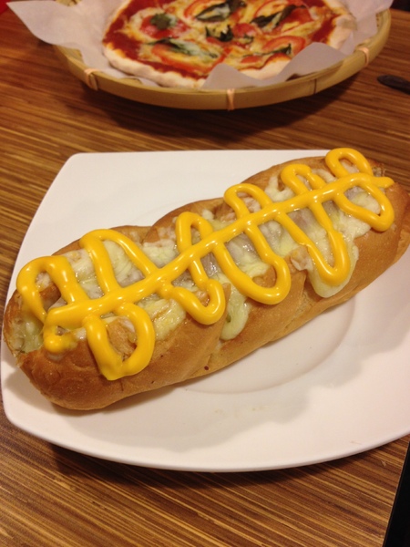 pizza zone 手工披薩：[台北] 淡江巷弄隱藏異國美食 現點現做請耐心等候