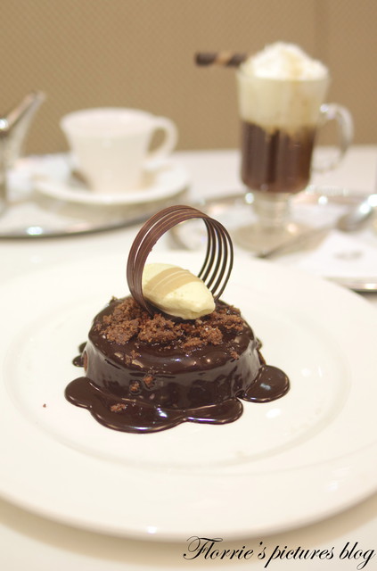 Kaffee Amadeus阿瑪迪斯咖啡館(板橋大遠百):口碑券美食之旅~Kaffee Amadeus阿瑪迪斯咖啡館(板橋大遠百店)~沙河蛋糕變成熱甜點囉