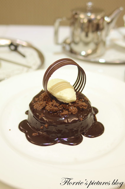 Kaffee Amadeus阿瑪迪斯咖啡館(板橋大遠百):口碑券美食之旅~Kaffee Amadeus阿瑪迪斯咖啡館(板橋大遠百店)~沙河蛋糕變成熱甜點囉