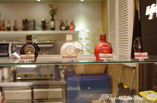 Kaffee Amadeus阿瑪迪斯咖啡館(板橋大遠百):口碑券美食之旅~Kaffee Amadeus阿瑪迪斯咖啡館(板橋大遠百店)~沙河蛋糕變成熱甜點囉