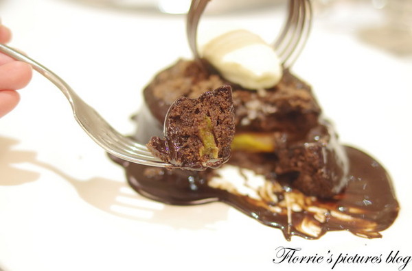 Kaffee Amadeus阿瑪迪斯咖啡館(板橋大遠百):口碑券美食之旅~Kaffee Amadeus阿瑪迪斯咖啡館(板橋大遠百店)~沙河蛋糕變成熱甜點囉