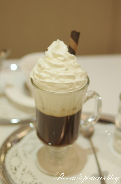 Kaffee Amadeus阿瑪迪斯咖啡館(板橋大遠百):口碑券美食之旅~Kaffee Amadeus阿瑪迪斯咖啡館(板橋大遠百店)~沙河蛋糕變成熱甜點囉