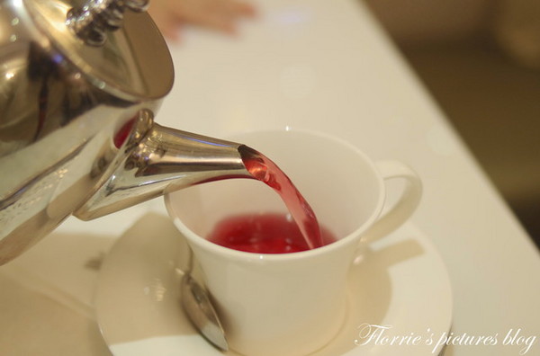 Kaffee Amadeus阿瑪迪斯咖啡館(板橋大遠百):口碑券美食之旅~Kaffee Amadeus阿瑪迪斯咖啡館(板橋大遠百店)~沙河蛋糕變成熱甜點囉