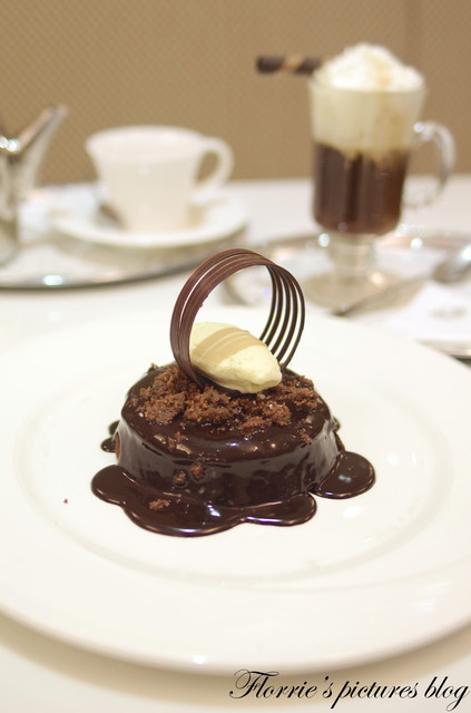 Kaffee Amadeus阿瑪迪斯咖啡館(板橋大遠百):口碑券美食之旅~Kaffee Amadeus阿瑪迪斯咖啡館(板橋大遠百店)~沙河蛋糕變成熱甜點囉