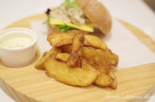 Kaffee Amadeus阿瑪迪斯咖啡館(板橋大遠百):口碑券美食之旅~Kaffee Amadeus阿瑪迪斯咖啡館(板橋大遠百店)~沙河蛋糕變成熱甜點囉