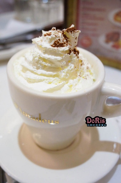 Kaffee Amadeus阿瑪迪斯咖啡館(板橋大遠百):奧地利國寶沙河蛋糕 當香草冰淇淋與熱巧克力相遇-Kaffee Amadeus阿瑪迪斯咖啡館(板橋大遠百店)