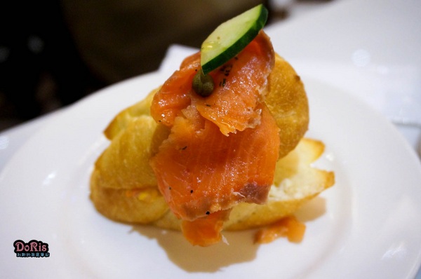 Kaffee Amadeus阿瑪迪斯咖啡館(板橋大遠百):奧地利國寶沙河蛋糕 當香草冰淇淋與熱巧克力相遇-Kaffee Amadeus阿瑪迪斯咖啡館(板橋大遠百店)