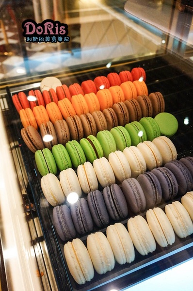 Kaffee Amadeus阿瑪迪斯咖啡館(板橋大遠百):奧地利國寶沙河蛋糕 當香草冰淇淋與熱巧克力相遇-Kaffee Amadeus阿瑪迪斯咖啡館(板橋大遠百店)