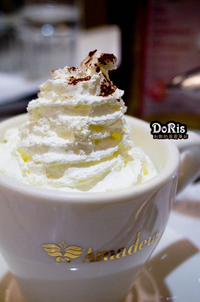 Kaffee Amadeus阿瑪迪斯咖啡館(板橋大遠百):奧地利國寶沙河蛋糕 當香草冰淇淋與熱巧克力相遇-Kaffee Amadeus阿瑪迪斯咖啡館(板橋大遠百店)