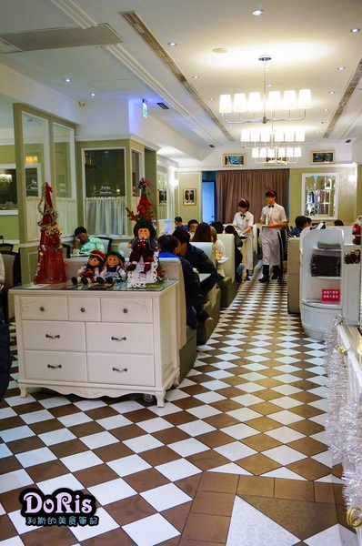 Kaffee Amadeus阿瑪迪斯咖啡館(板橋大遠百):奧地利國寶沙河蛋糕 當香草冰淇淋與熱巧克力相遇-Kaffee Amadeus阿瑪迪斯咖啡館(板橋大遠百店)