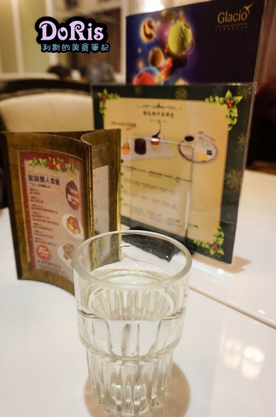 Kaffee Amadeus阿瑪迪斯咖啡館(板橋大遠百):奧地利國寶沙河蛋糕 當香草冰淇淋與熱巧克力相遇-Kaffee Amadeus阿瑪迪斯咖啡館(板橋大遠百店)