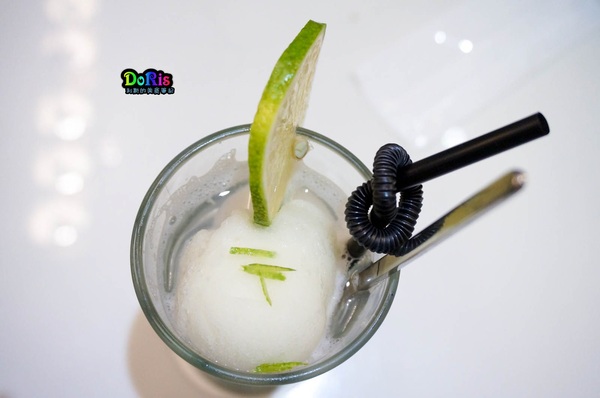 Kaffee Amadeus阿瑪迪斯咖啡館(板橋大遠百):奧地利國寶沙河蛋糕 當香草冰淇淋與熱巧克力相遇-Kaffee Amadeus阿瑪迪斯咖啡館(板橋大遠百店)