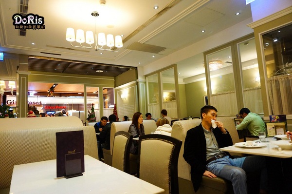 Kaffee Amadeus阿瑪迪斯咖啡館(板橋大遠百):奧地利國寶沙河蛋糕 當香草冰淇淋與熱巧克力相遇-Kaffee Amadeus阿瑪迪斯咖啡館(板橋大遠百店)