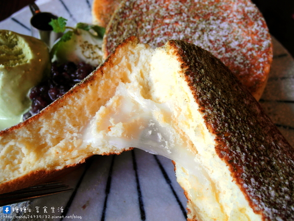 小豚輕食 Kobuta brunch:〖台中│美食〗小豚輕食 Kobuta brunch ❤ 超厚實鬆餅澎派登場~美味現做,香氣十足,口感軟綿厚實,開幕至今快三年了,依然人潮不斷,沒預約可能還吃不到呢!!