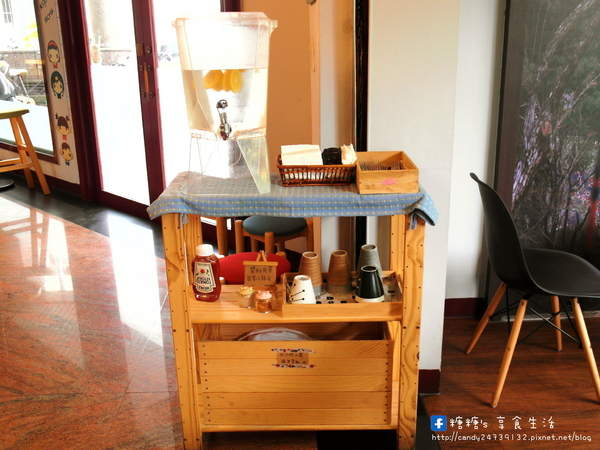 小豚輕食 Kobuta brunch:〖台中│美食〗小豚輕食 Kobuta brunch ❤ 超厚實鬆餅澎派登場~美味現做,香氣十足,口感軟綿厚實,開幕至今快三年了,依然人潮不斷,沒預約可能還吃不到呢!!