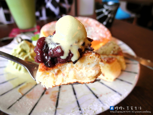 小豚輕食 Kobuta brunch:〖台中│美食〗小豚輕食 Kobuta brunch ❤ 超厚實鬆餅澎派登場~美味現做,香氣十足,口感軟綿厚實,開幕至今快三年了,依然人潮不斷,沒預約可能還吃不到呢!!