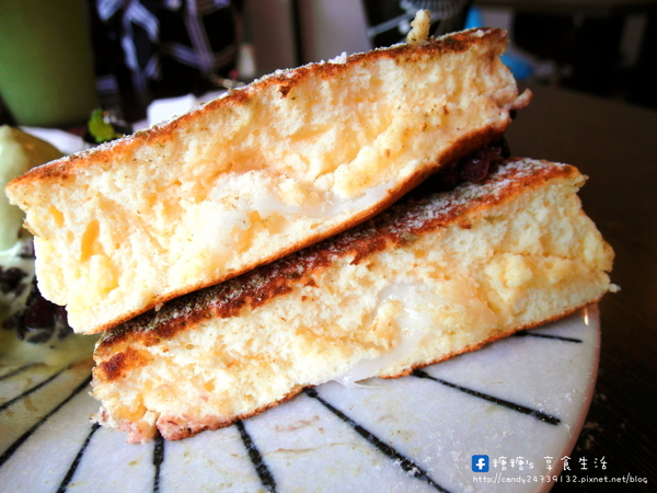 小豚輕食 Kobuta brunch:〖台中│美食〗小豚輕食 Kobuta brunch ❤ 超厚實鬆餅澎派登場~美味現做,香氣十足,口感軟綿厚實,開幕至今快三年了,依然人潮不斷,沒預約可能還吃不到呢!!