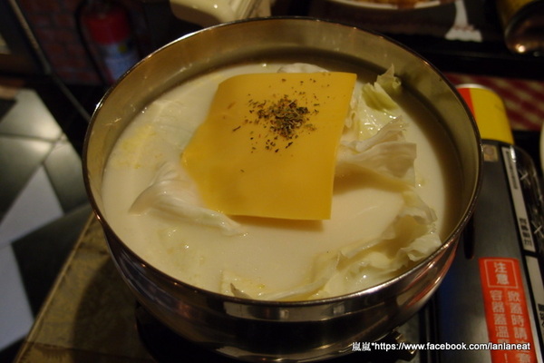 兩棵樹：【台中東海】兩棵樹－適合聚餐的簡餐形式餐廳