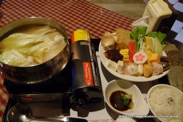 兩棵樹：【台中東海】兩棵樹－適合聚餐的簡餐形式餐廳