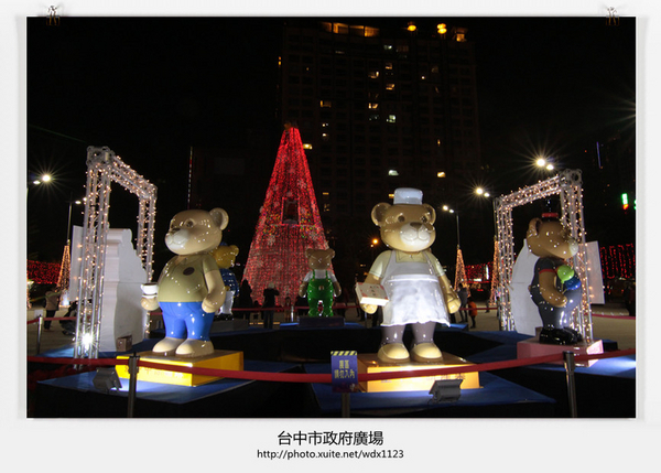 2013泰迪熊台中樂活嘉年華:2013泰迪熊台中樂活嘉年華❤花了9天才拍齊104隻『熊兒』~103.01.01更新