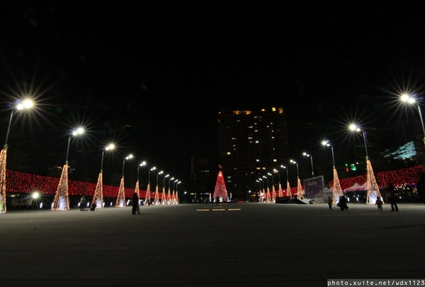 2013臺中聖誕熊厲害:2013臺中聖誕熊厲害✪點燈活動~102.12.06