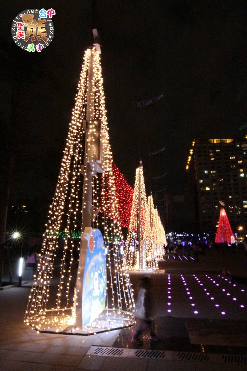 2013臺中聖誕熊厲害:2013臺中聖誕熊厲害✪點燈活動~102.12.06