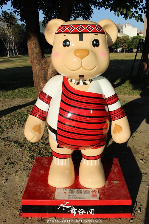 2013泰迪熊台中樂活嘉年華:2013泰迪熊台中樂活嘉年華❤花了9天才拍齊104隻『熊兒』~103.01.01更新