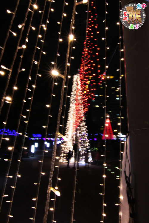 2013臺中聖誕熊厲害:2013臺中聖誕熊厲害✪點燈活動~102.12.06