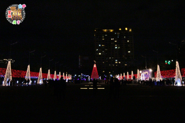 2013臺中聖誕熊厲害:2013臺中聖誕熊厲害✪點燈活動~102.12.06