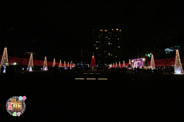 2013臺中聖誕熊厲害:2013臺中聖誕熊厲害✪點燈活動~102.12.06