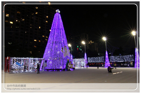 2013臺中聖誕熊厲害:2013臺中聖誕熊厲害✪點燈活動~102.12.06