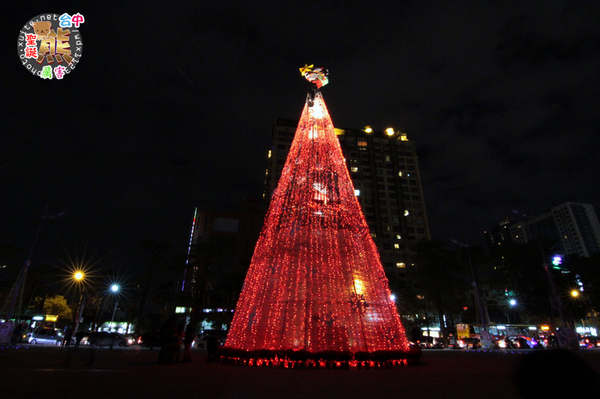 2013臺中聖誕熊厲害:2013臺中聖誕熊厲害✪點燈活動~102.12.06