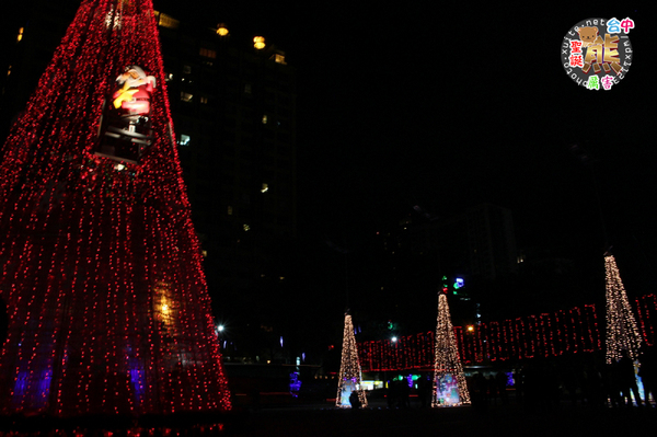 2013臺中聖誕熊厲害:2013臺中聖誕熊厲害✪點燈活動~102.12.06