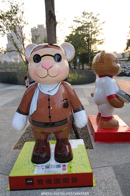2013泰迪熊台中樂活嘉年華:2013泰迪熊台中樂活嘉年華❤花了9天才拍齊104隻『熊兒』~103.01.01更新