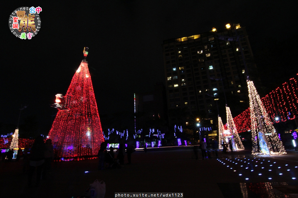 2013臺中聖誕熊厲害:2013臺中聖誕熊厲害✪點燈活動~102.12.06