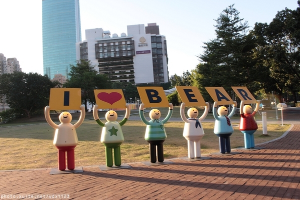 2013泰迪熊台中樂活嘉年華:2013泰迪熊台中樂活嘉年華❤花了9天才拍齊104隻『熊兒』~103.01.01更新